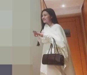 花3000约了个长相清纯的女生-小兵