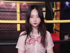 娇小台湾拳击可爱 女孩拳击台地板上猛干-汝工作室