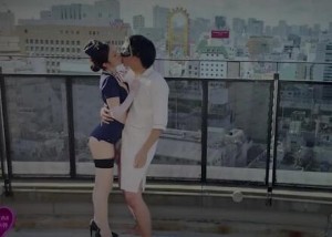 淫空姐喜欢在城市中心的户外操和吮吸