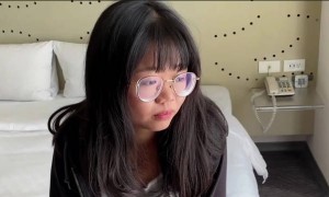 年轻可爱眼镜妹妹-南橘
